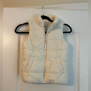Girl’s small (6-7) Old Navy puffer vest